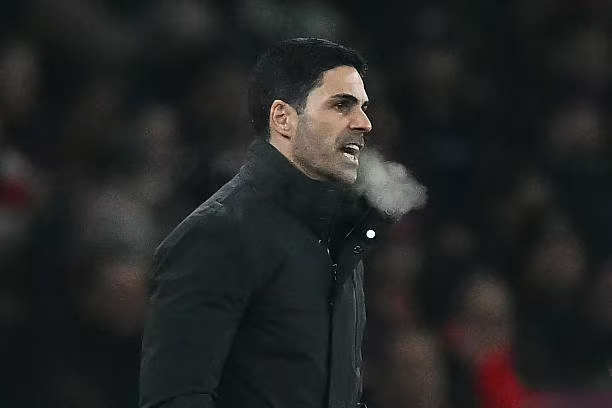 Arsenal hevner tapet mot Aston Villa 4-1 og gir dermed opptakten til tittelkampen i 2026.